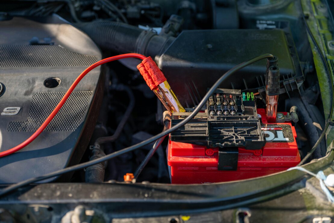 Batterietest mit Prüfgerät